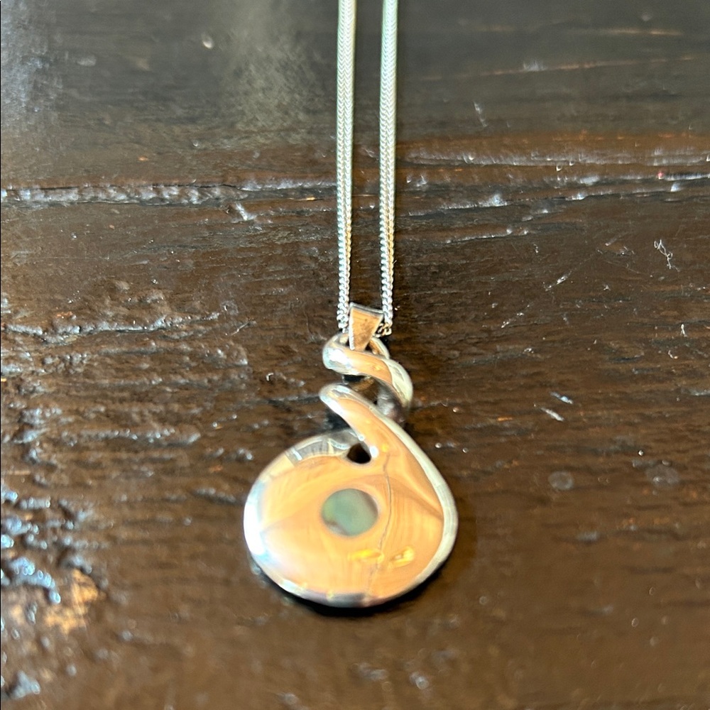 Elegant sterling Silver 925 Pendant from New Zealand with silver Necklace